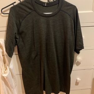 Lululemon tee shirt
